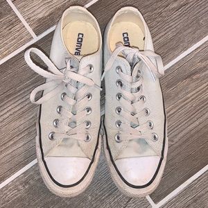 Women’s size 7 Converse
